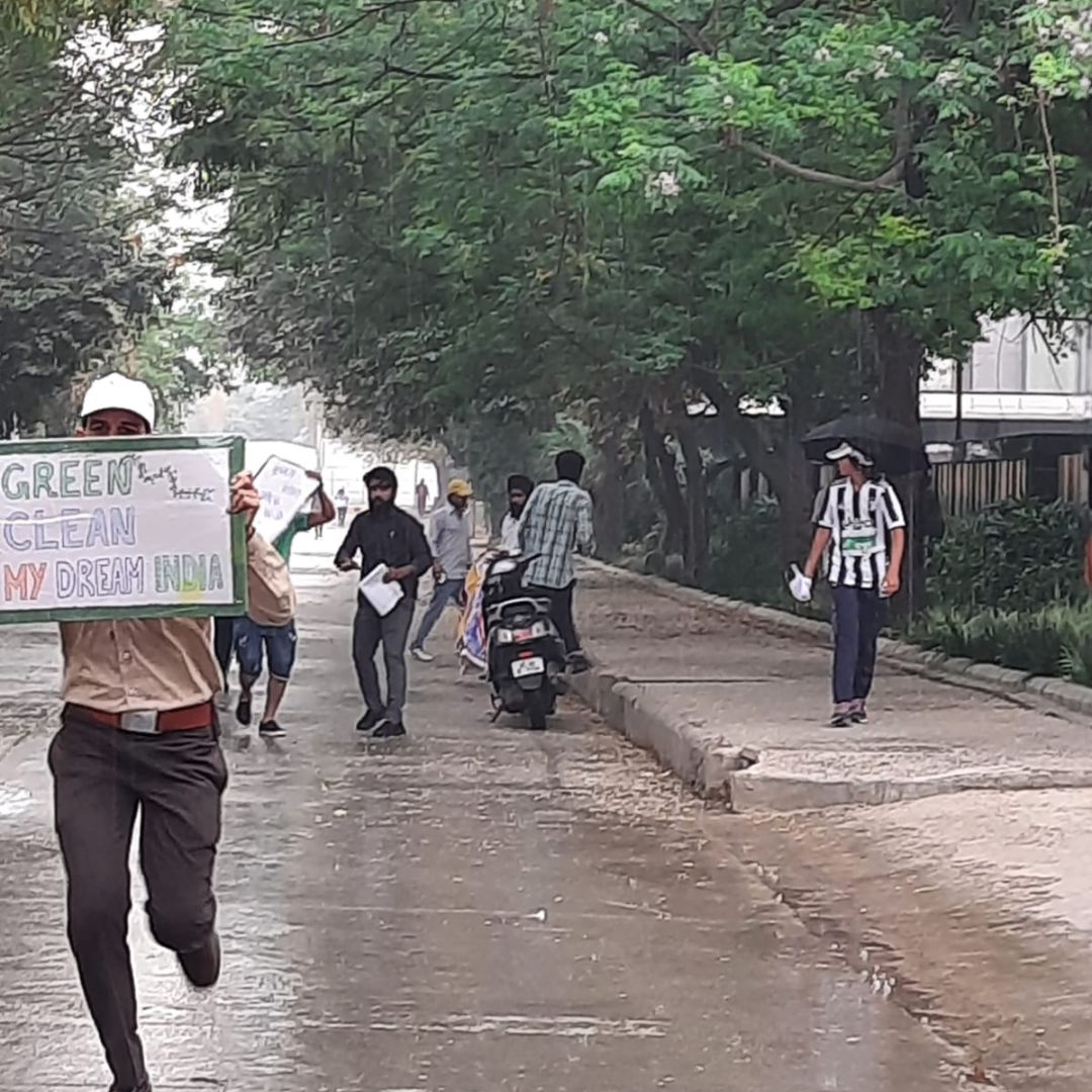 Route volunteers distributing hydration